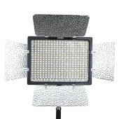 Светодиодная лампа YONGNUO YN300 IV LED RGB (3200K-5500K)