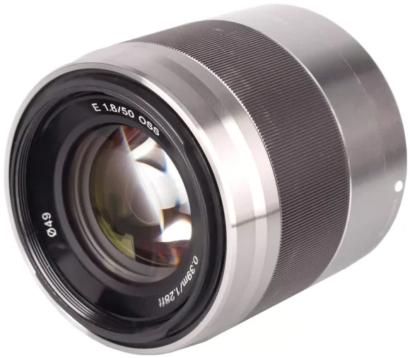 Объектив Sony E 50mm f/1.8 OSS, серебристый 