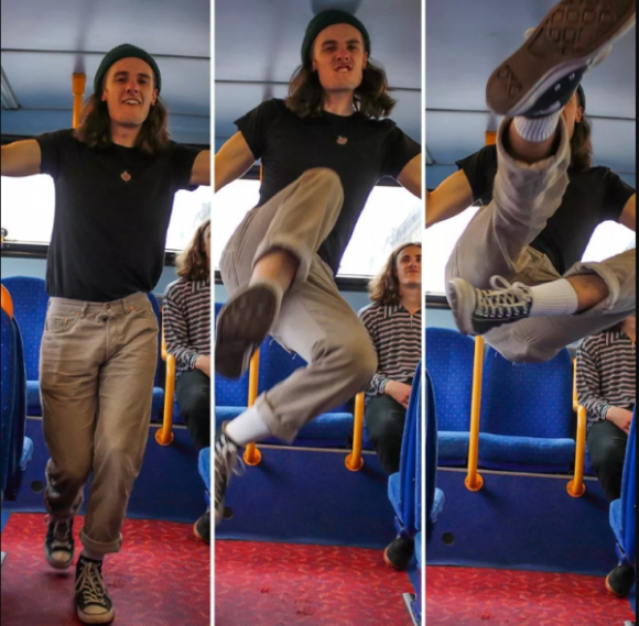 Фотоаппарат Canon EOS 2000D Kit EF-S 18-55mm f/3.5-5.6 DC III, чёрный Фотоаппарат Canon EOS 2000D Kit EF-S 18-55mm f/3.5-5.6 DC III, чёрный