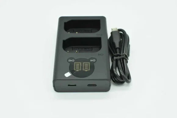 Двойное зарядное устройство DL-DMW BLK22 Micro и C Type USB Charger с инфо индикатором Двойное зарядное устройство DL-DMW BLK22 Micro и C Type USB Charger с инфо индикатором