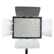 Светодиодная лампа YONGNUO YN300 IV LED RGB (3200K-5500K) Светодиодная лампа YONGNUO YN300 IV LED RGB (3200K-5500K)