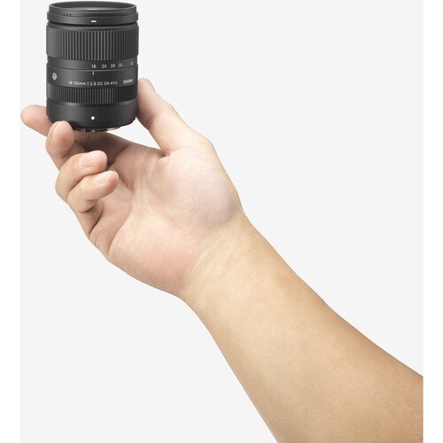 Объектив Sigma 18-50mm f/2.8 DC DN Contemporary for FUJIFILM X, чёрный  Объектив Sigma 18-50mm f/2.8 DC DN Contemporary for FUJIFILM X, чёрный