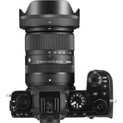 Объектив Sigma 18-50mm f/2.8 DC DN Contemporary for FUJIFILM X, чёрный  Объектив Sigma 18-50mm f/2.8 DC DN Contemporary for FUJIFILM X, чёрный